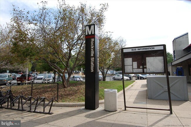 Building Photo - 4 Monroe St