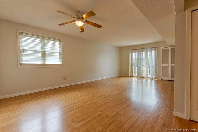 Building Photo - 612 Twin Circle Dr