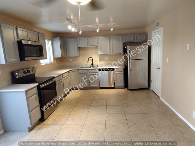 Building Photo - Two Story Townhome, 3 Bed and 1 1/2 Bath