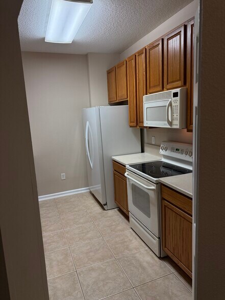 Building Photo - 7801 Point Meadows Dr