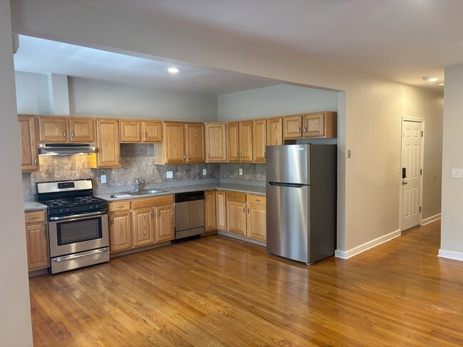 Primary Photo - 137 Intervale St