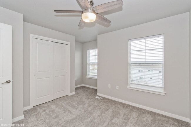 Building Photo - Big Ben Townhomes | Modern Living with Everyday Convenience