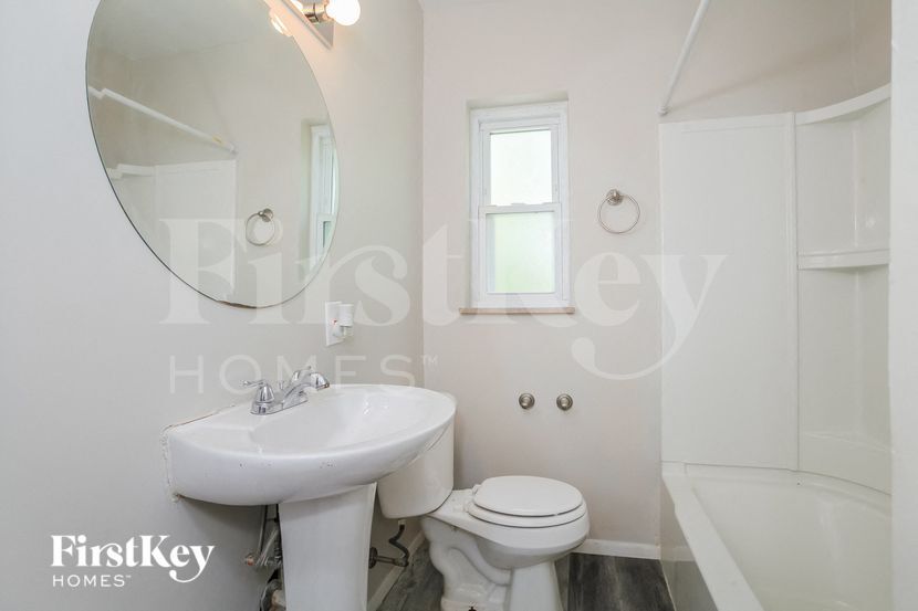 Building Photo - 5256 Ponce Ln