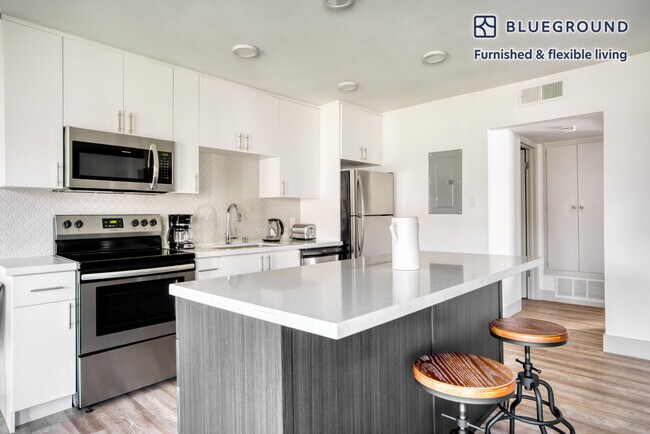 Building Photo - 601 Almarida Dr