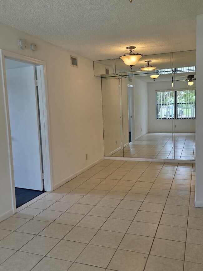 Building Photo - 4709 Lucerne Lakes Blvd E