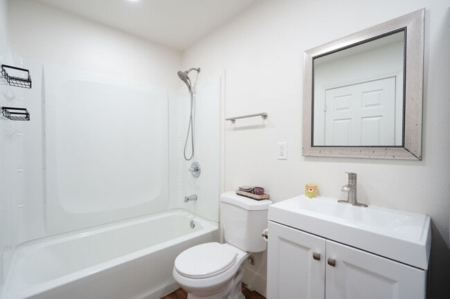 Building Photo - 4773 Sierra St