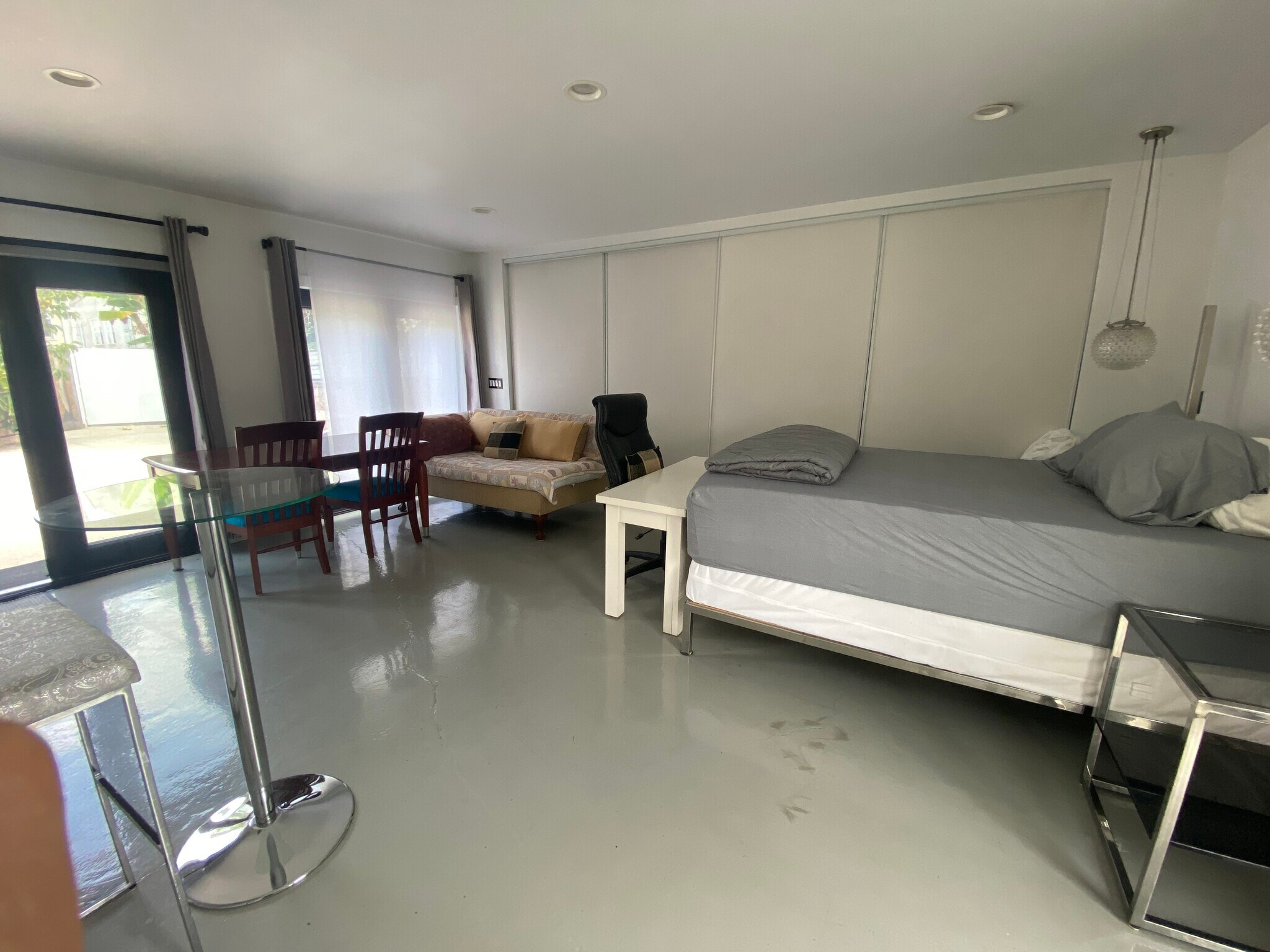 main - 3047 Edgehill Dr