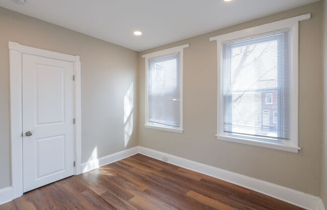 Building Photo - Amazing newly redone large 3 bedroom