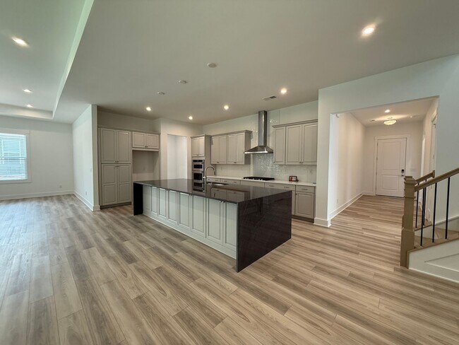 Building Photo - Beautiful 4 Bedroom Single Family Home