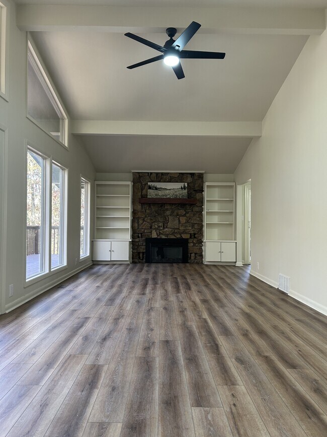 Building Photo - 25 Carballo Ln