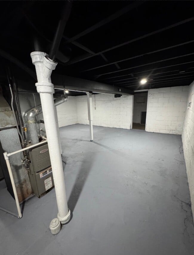 Building Photo - 4235 Vermont St