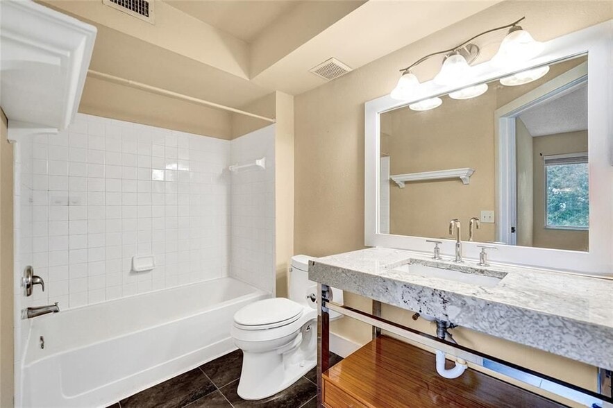 Building Photo - 457 Vista Isles Dr