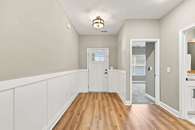 Building Photo - 233 Forester Dr
