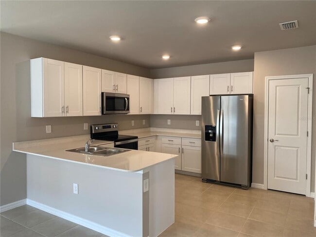 Building Photo - 16070 Bridle Rdg St