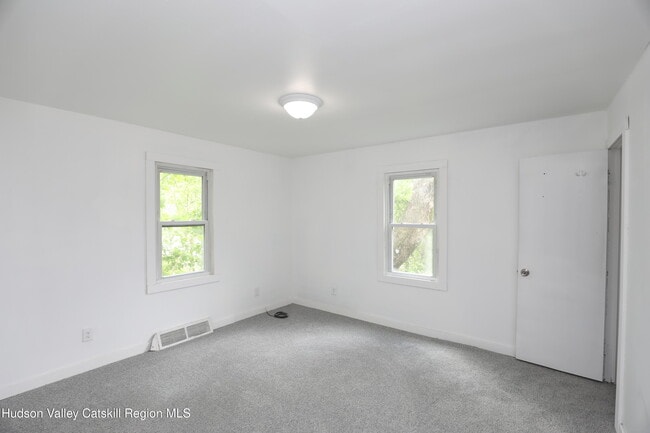 Building Photo - 17 Rear Chapel St