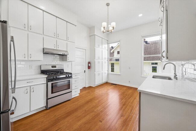 Building Photo - 1229 Heights Blvd