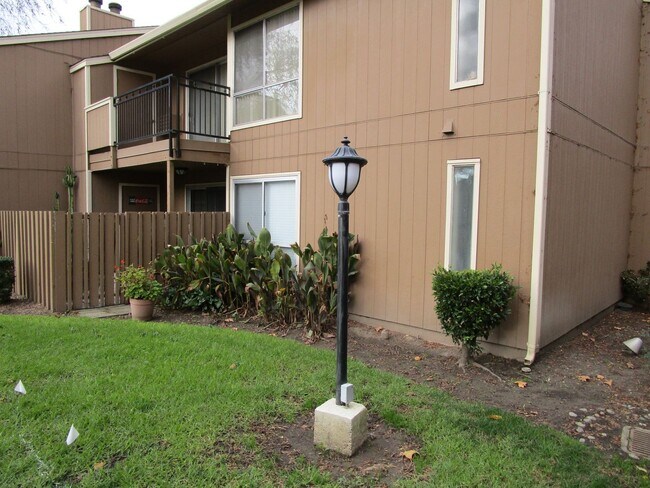 Building Photo - Location, Location, Location- Vintner Condo's