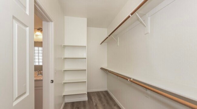 Building Photo - 4505 W Pleasant Ln