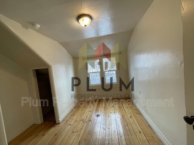 Building Photo - 807 Bulwer St