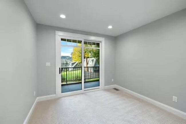 Building Photo - 3Bd/3.5Ba Kirkland Home
