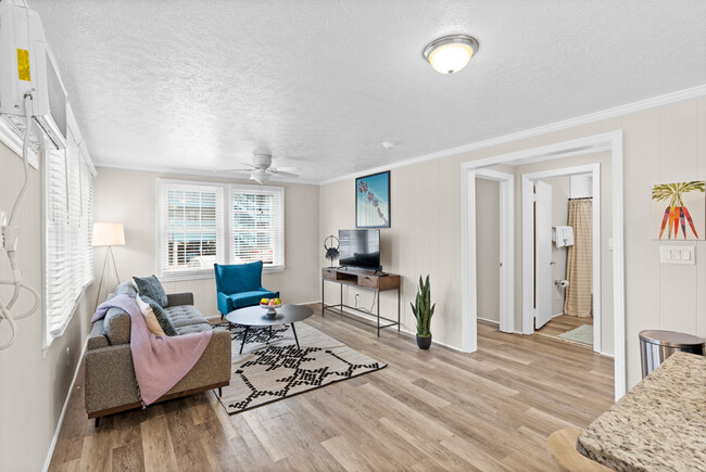 Bright & Cozy Living Room with Smart TV - 301 27th Ave S