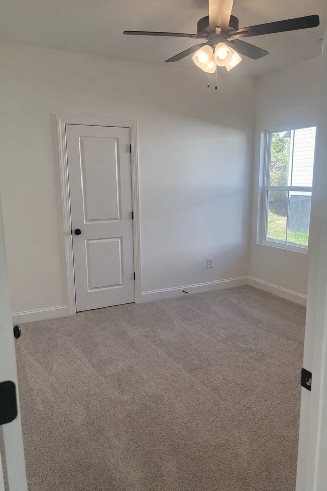 Building Photo - 1077 Gibson St