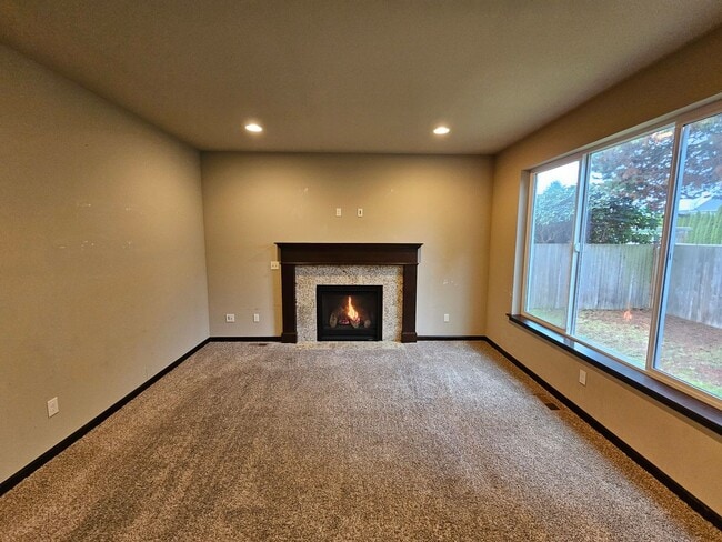 Building Photo - 713 Park Ln