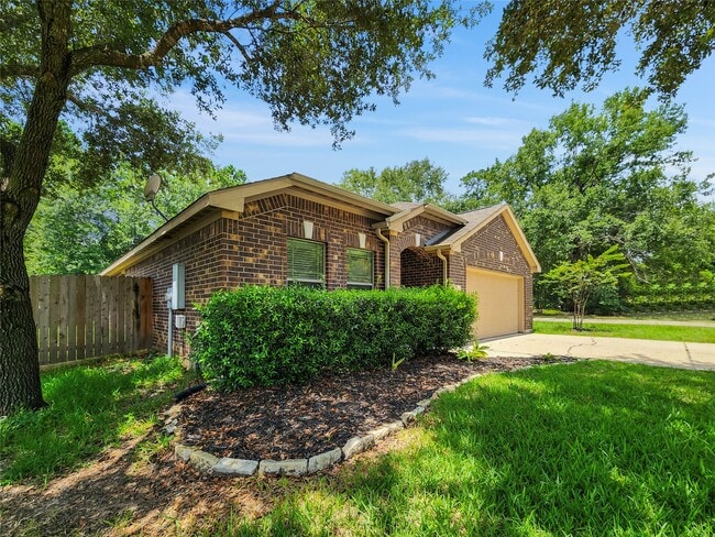 Building Photo - 922 Fife Dr