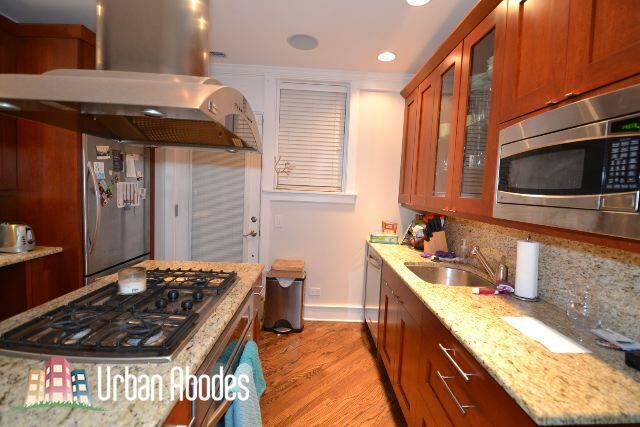 Building Photo - 1406 W Cornelia Ave