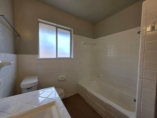 Building Photo - 701 E 45th St