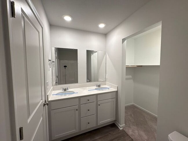 Building Photo - Charming 3-Bedroom Home with Convenient Lo...