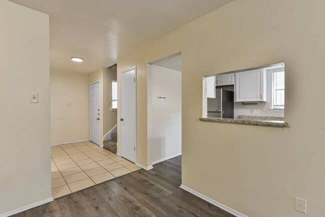 Building Photo - 1224 Westway Cir