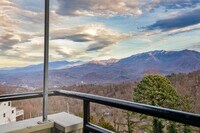 Building Photo - Modern Fully Furnished Home with Stunning ...