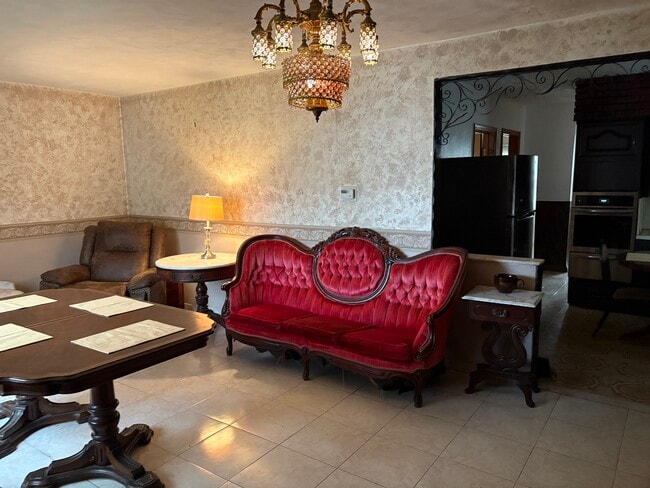 Building Photo - 752 E 88th St