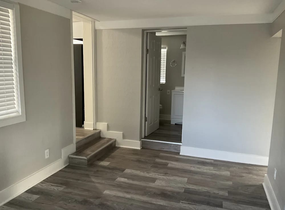 Building Photo - 431 Iris Rd