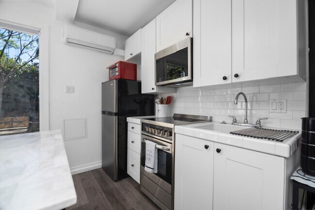 Building Photo - Stunning Furnished Mission Hills Studio w/...