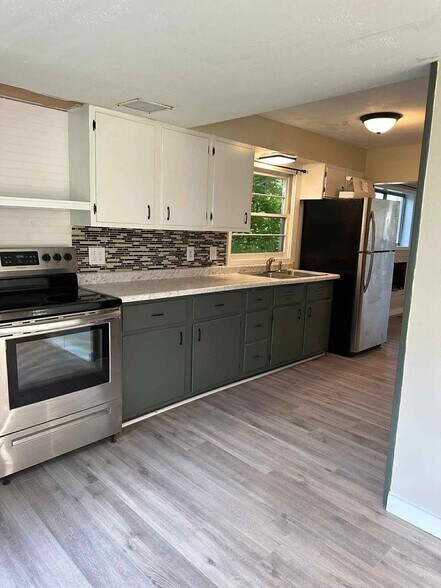 Building Photo - 634 First St