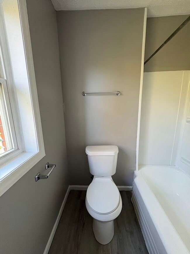 Building Photo - Three bedroom one bathroom townhouse for rent