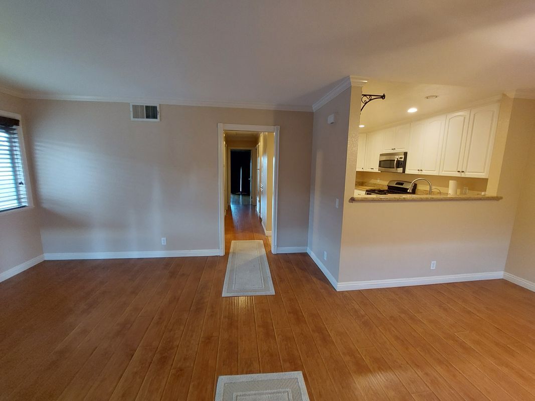 Building Photo - 927 S Downey Pl