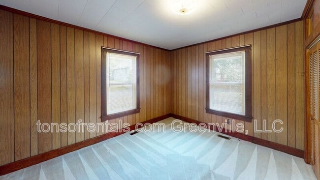Building Photo - 14 Iselin St