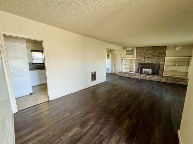 Building Photo - 8740 Catalpa Ave