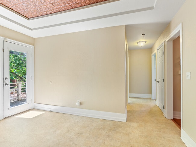 Building Photo - 9648 N Central St