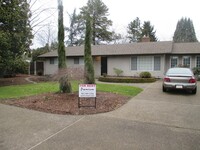 Building Photo - Beautiful Three Bedroom Home in North Salem