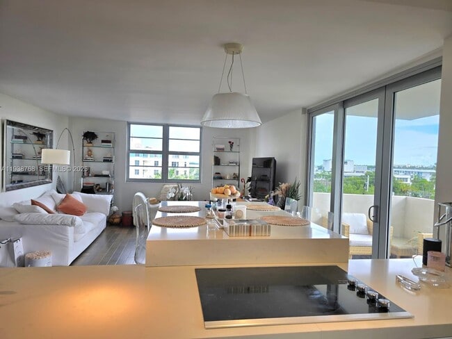 Building Photo - 5 Island Ave