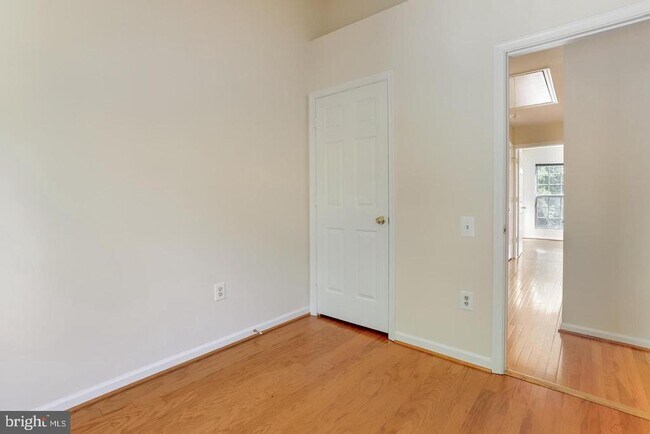 Building Photo - 7170 Westfield Ct