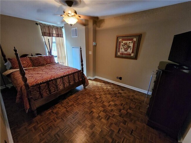 Building Photo - 620 Peachtree St NE