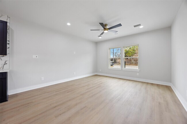 Building Photo - 8310 Mariah St