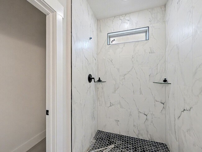 Building Photo - Beautiful New Build with Style