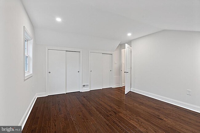 Building Photo - 409 Maiden Ln