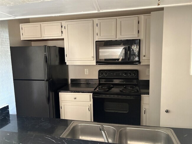 Building Photo - 1733 Crest Grove Dr